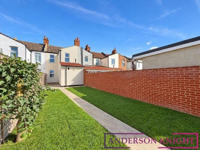 4 bedroom terraced house to rent