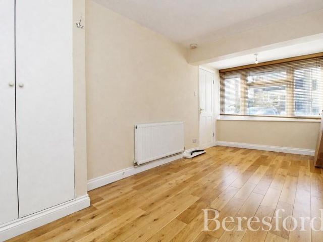 4 bedroom terraced house to rent