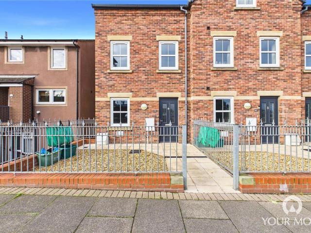 4 bedroom terraced house to rent
