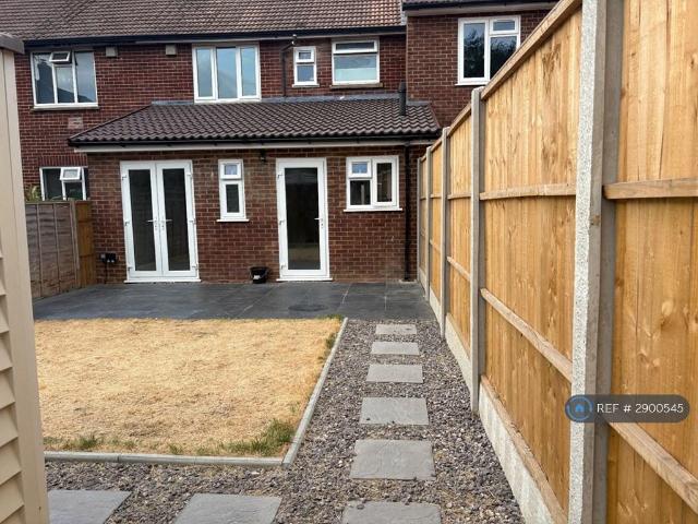 4 bedroom terraced house to rent