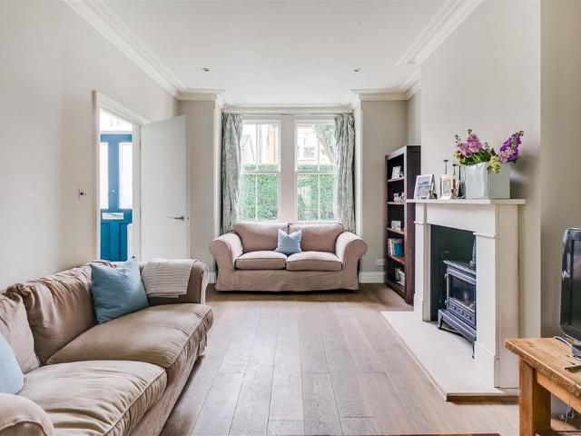 4 bedroom terraced house to rent