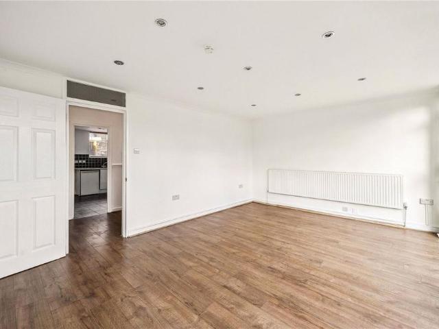4 bedroom terraced house to rent