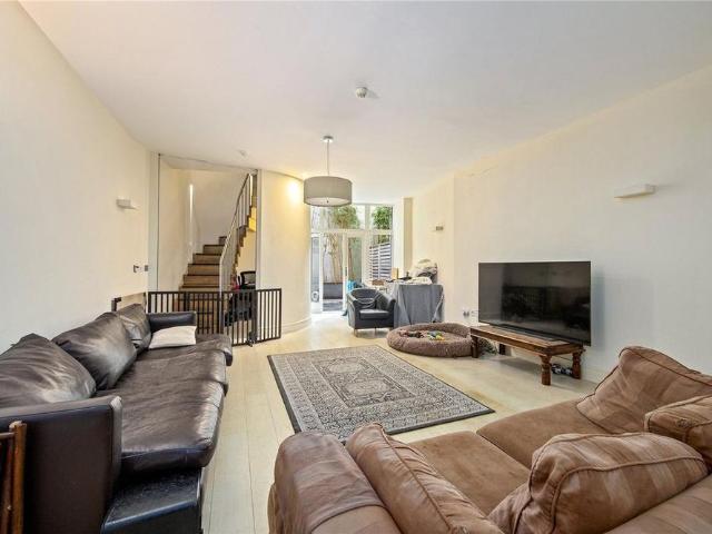 4 bedroom terraced house to rent
