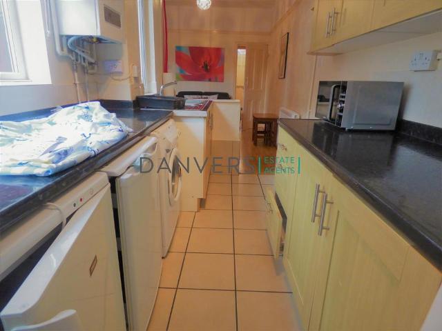 4 bedroom terraced house to rent
