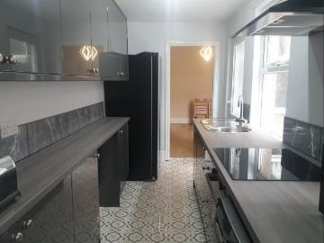 4 bedroom terraced house to rent