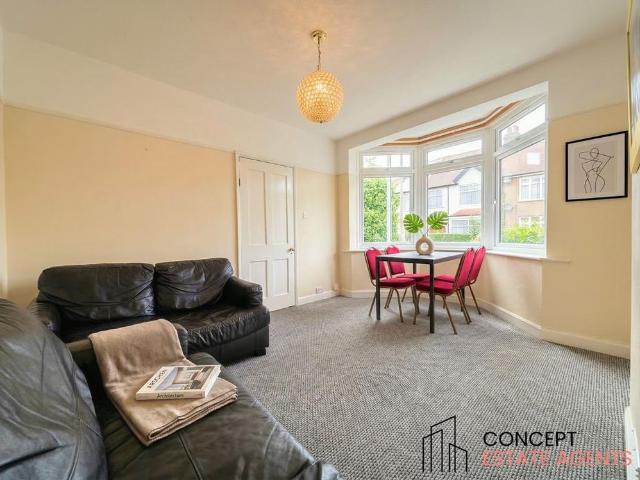 4 bedroom terraced house to rent