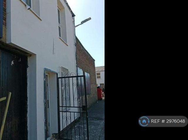 4 bedroom terraced house to rent
