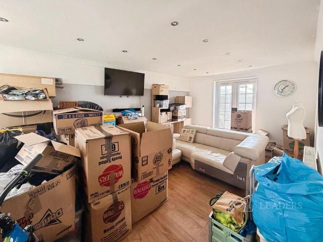 4 bedroom terraced house to rent