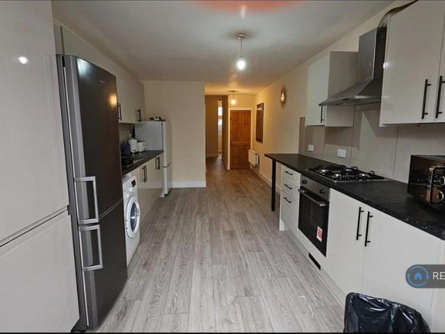 4 bedroom terraced house to rent