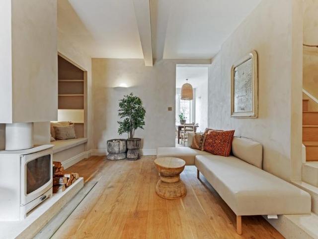 4 bedroom terraced house to rent