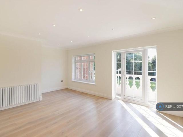 4 bedroom terraced house to rent