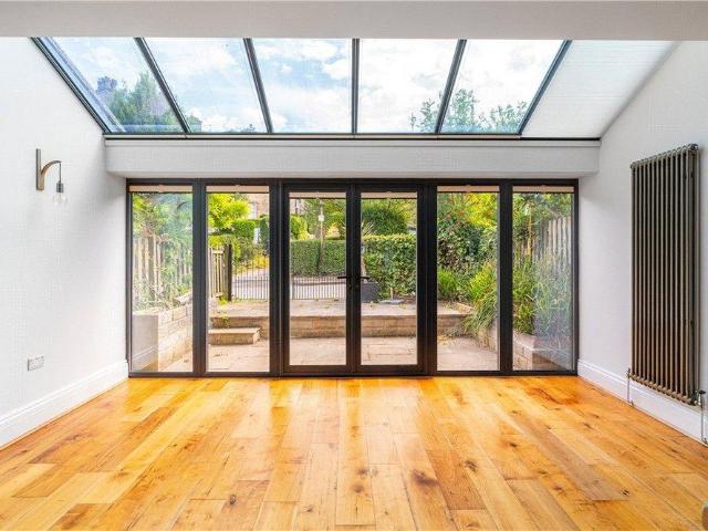 4 bedroom terraced house to rent