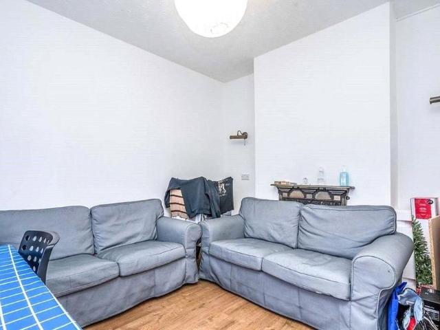 4 bedroom terraced house to rent