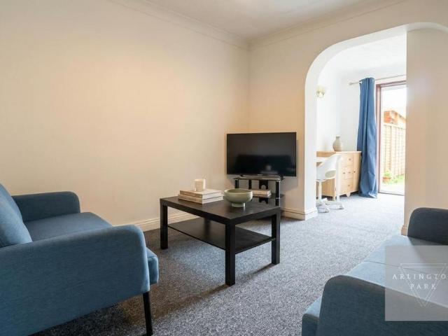 4 bedroom terraced house to rent