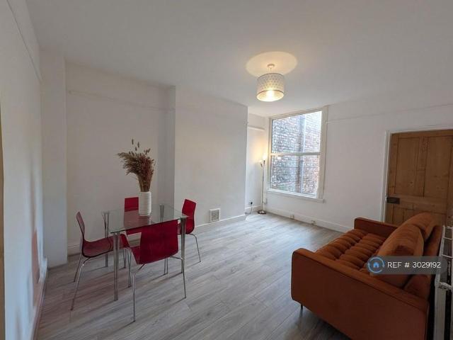 4 bedroom terraced house to rent