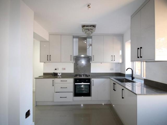 4 bedroom terraced house to rent
