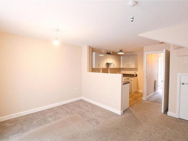 4 bedroom terraced house to rent