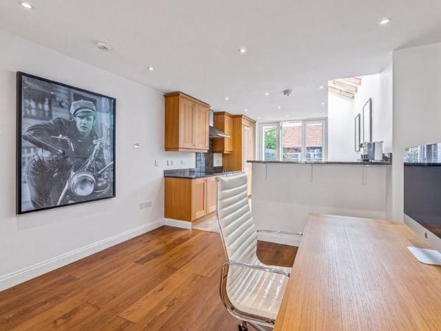 4 bedroom terraced house to rent