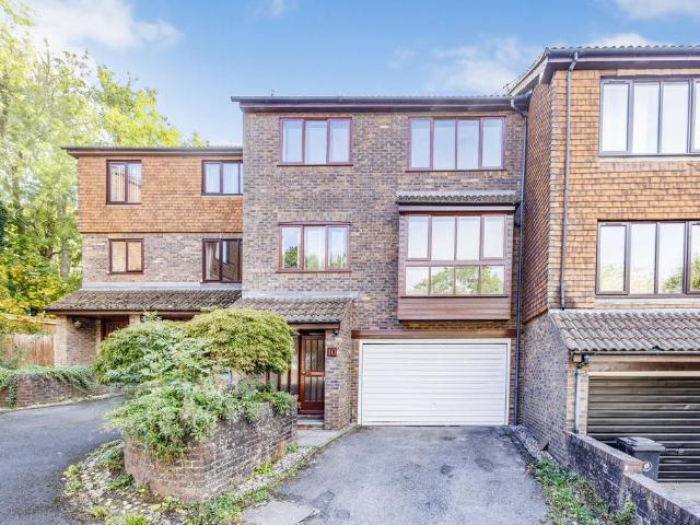 4 bedroom terraced house to rent
