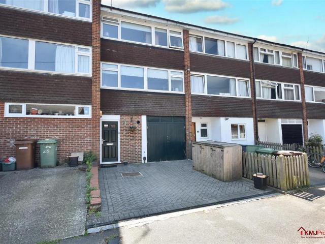 4 bedroom terraced house to rent