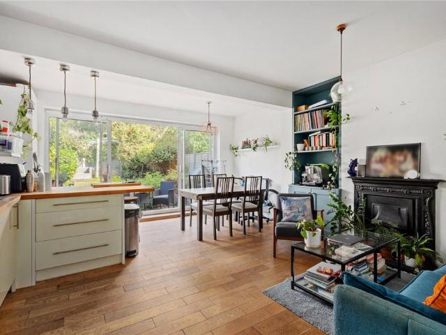 4 bedroom terraced house to rent
