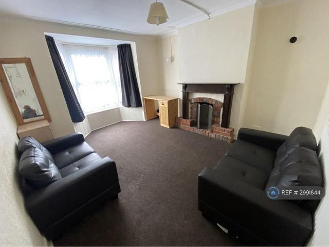 4 bedroom terraced house to rent