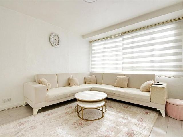 4 bedroom terraced house to rent