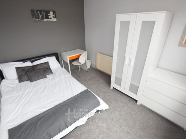 4 bedroom terraced house to rent