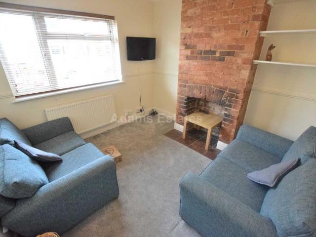 4 bedroom terraced house to rent