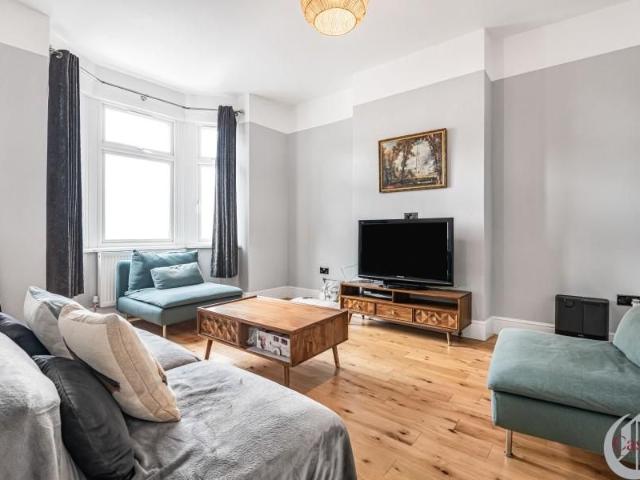 4 bedroom terraced house to rent