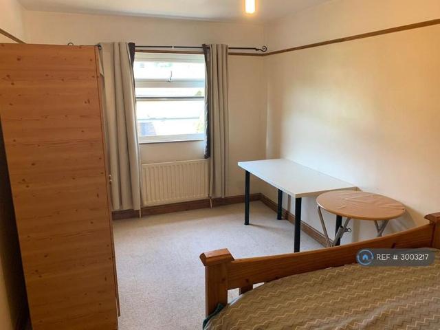 4 bedroom terraced house to rent