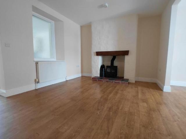4 bedroom terraced house to rent