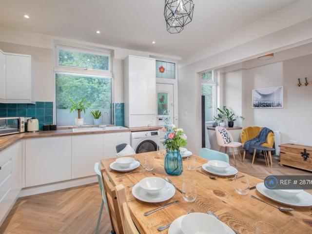 4 bedroom terraced house to rent