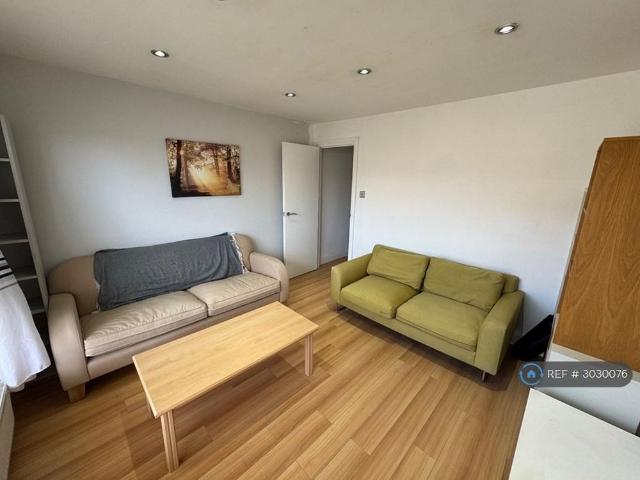 4 bedroom terraced house to rent
