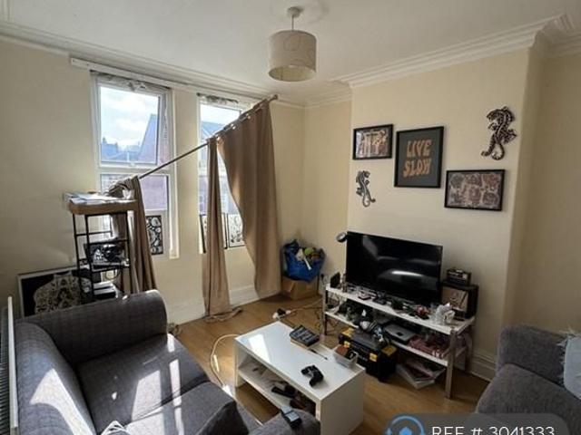 4 bedroom terraced house to rent