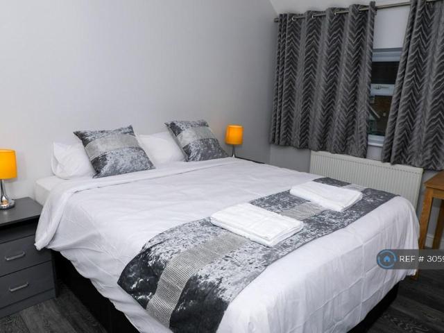 4 bedroom terraced house to rent