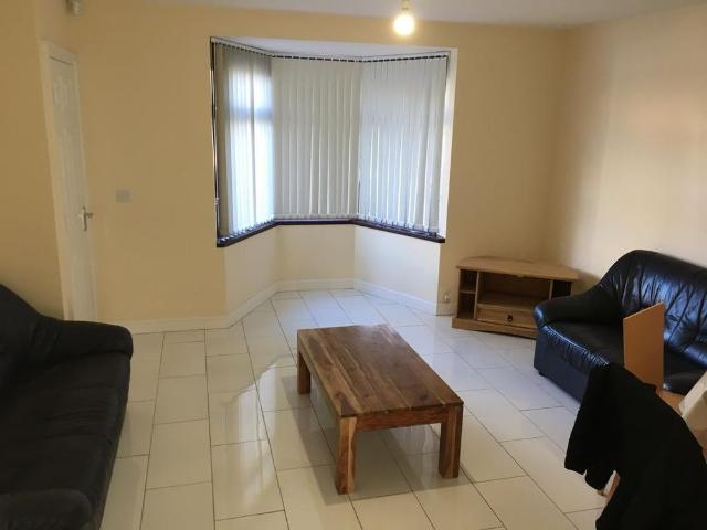 4 bedroom terraced house to rent
