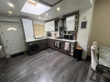 4 bedroom terraced house to rent