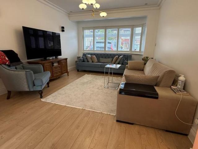 4 bedroom terraced house to rent