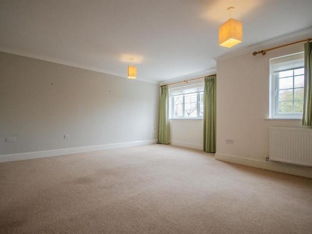 4 bedroom terraced house to rent