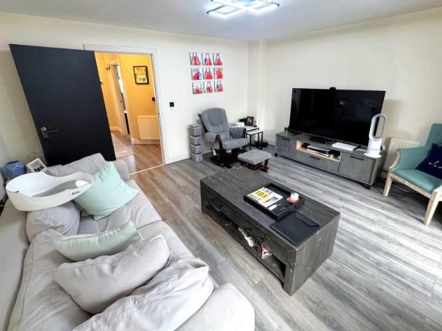 4 bedroom terraced house to rent