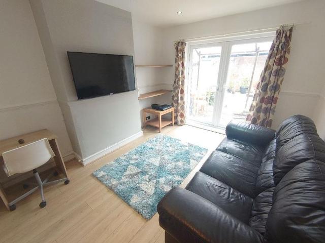 4 bedroom terraced house to rent