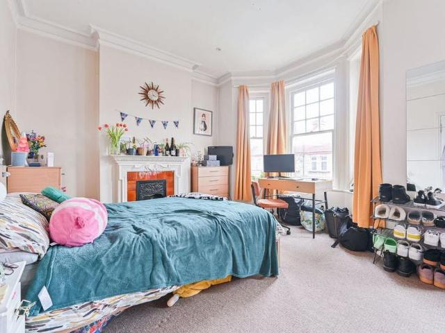 4 bedroom terraced house to rent