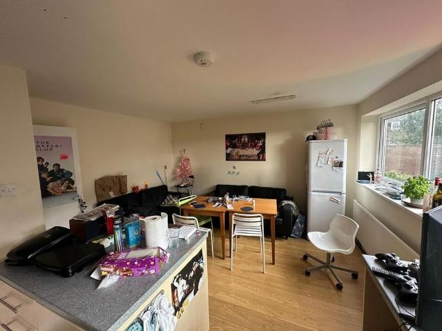 4 bedroom terraced house to rent