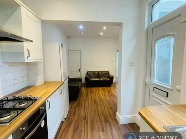 4 bedroom terraced house to rent