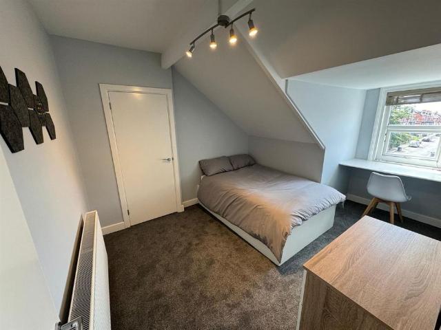 4 bedroom terraced house to rent