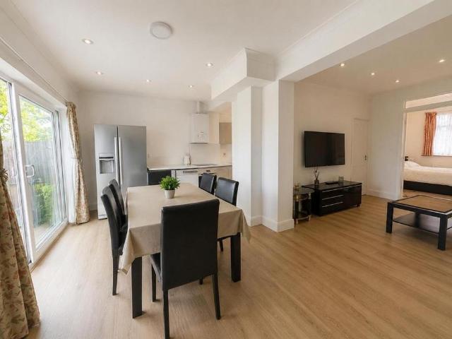 4 bedroom terraced house to rent