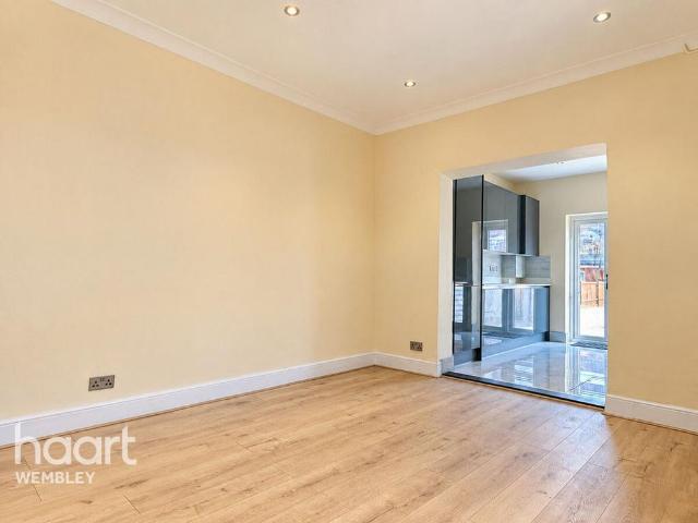 4 bedroom terraced house to rent