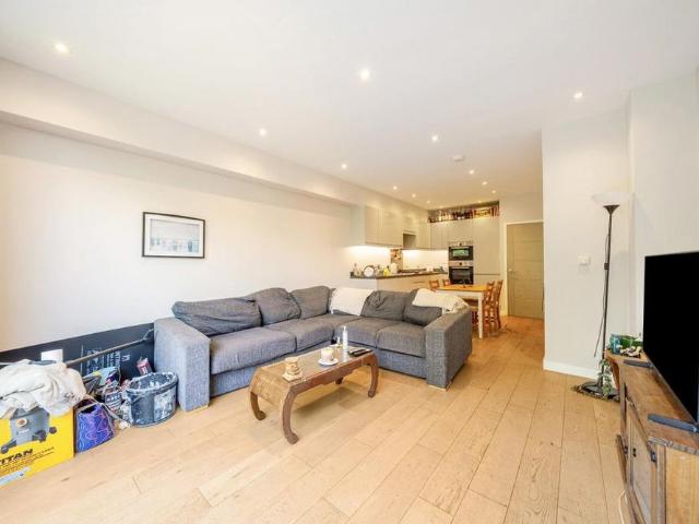 4 bedroom terraced house to rent