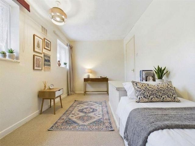 4 bedroom terraced house to rent